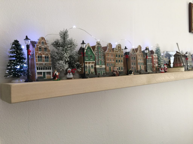 Dutch village minatures - Marijke collection change decorations for various seasons