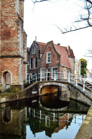Delft-9 gate